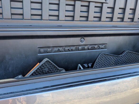 2021 Ram 1500 Crew Cab V, серый, 7500000 рублей - вид 11