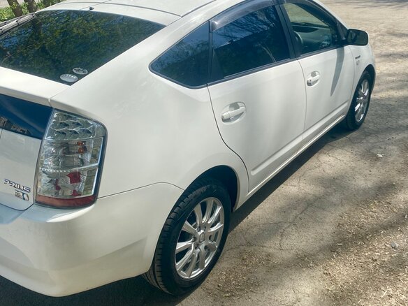 2010 Toyota Prius JDM II Рестайлинг (XW20), белый, 950000 рублей - вид 3