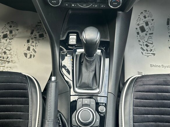 2018 Mazda 3 III (BM) Рестайлинг, белый, 2000000 рублей - вид 10