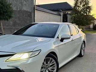 2021 Toyota Camry VIII (XV70), белый, 2180000 рублей, вид 2