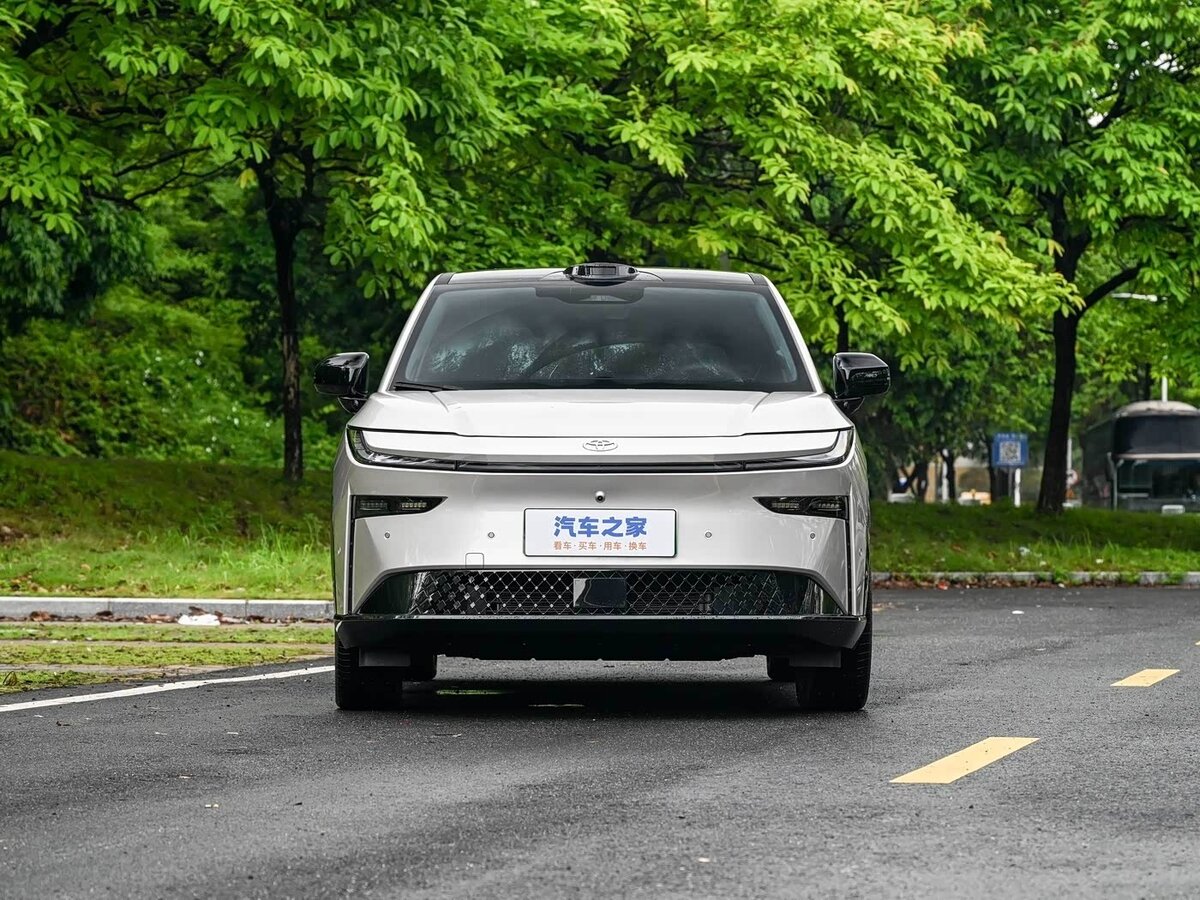 Открыть фотографии: Toyota bZ3X