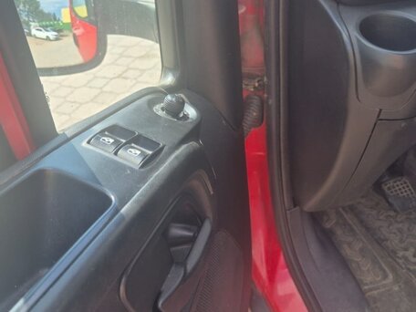 2017 Iveco Daily, красный, 3600000 рублей, вид 4