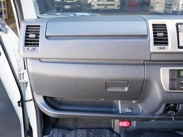 2023 Toyota HiAce H200 Рестайлинг, белый, 4989000 рублей - вид 4