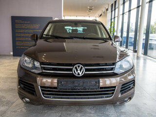 2013 Volkswagen Touareg II, коричневый, 2950000 рублей, вид 2