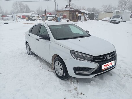 2024 Lada (ВАЗ) Vesta I Рестайлинг (NG), белый, 908000 рублей, вид 2
