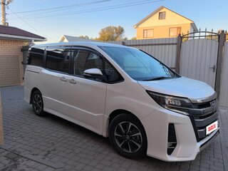 2018 Toyota Noah III (R80) Рестайлинг, белый, 2600000 рублей, вид 5