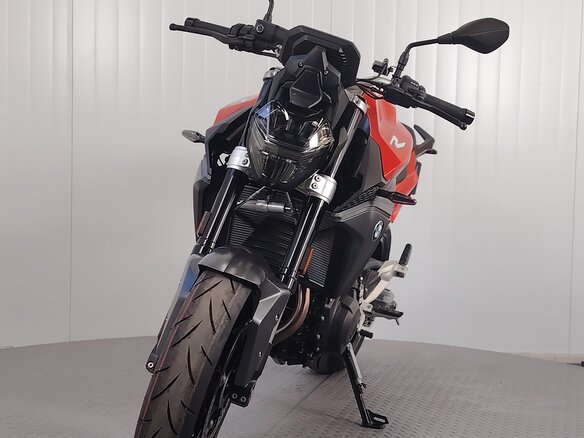 2024 BMW F 900 R, красный, 1049000 рублей - вид 2
