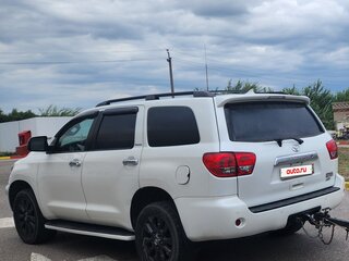 2011 Toyota Sequoia II, белый, 3900000 рублей, вид 2