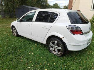 2011 Opel Astra H Рестайлинг, белый, 570000 рублей, вид 2