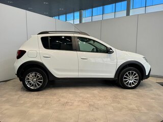 2018 Renault Sandero Stepway II Рестайлинг, белый, 1120000 рублей, вид 4