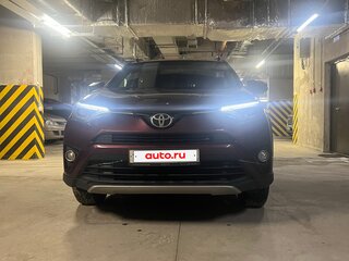 2017 Toyota RAV4 IV (XA40) Рестайлинг, красный, 2300000 рублей, вид 3