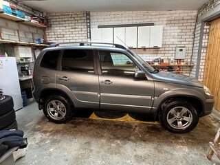 2015 Chevrolet Niva I Рестайлинг, серебристый, 750000 рублей, вид 1