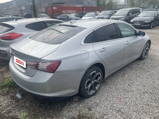 2020 Chevrolet Malibu IX Рестайлинг, серебристый, 960000 рублей, вид 4