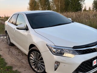 2017 Toyota Camry VII (XV50) Рестайлинг 2, белый, 1730000 рублей, вид 3