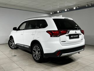 2018 Mitsubishi Outlander III Рестайлинг 2, белый, 1789000 рублей, вид 4