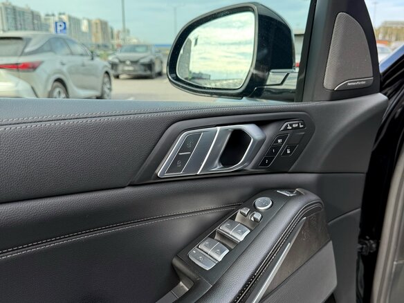 2020 BMW X7 40i I (G07), чёрный, 5250000 рублей - вид 15