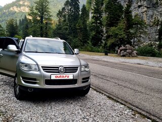 2009 Volkswagen Touareg I Рестайлинг, серебристый, 1300000 рублей, вид 3