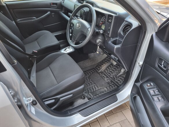 2015 Toyota Succeed I Рестайлинг, серебристый, 1400000 рублей - вид 13