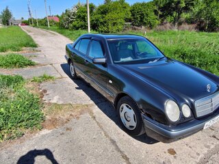 1997 Mercedes-Benz E-Класс 230 II (W210, S210), чёрный, 320000 рублей, вид 1