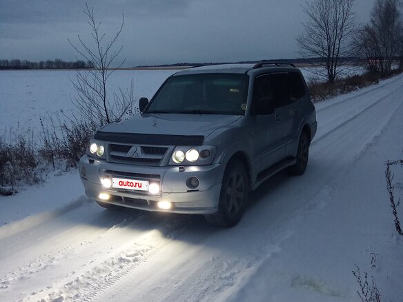 2004 Mitsubishi Pajero III Рестайлинг, серебристый, 1150000 рублей - вид 4