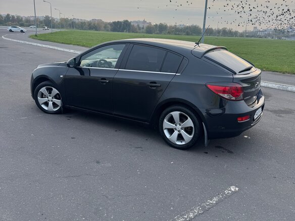 2011 Chevrolet Cruze I, чёрный, 575000 рублей - вид 3