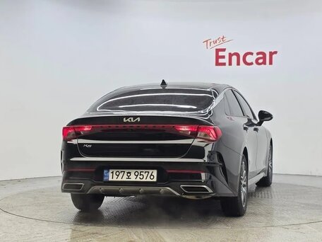 2022 Kia K5 III, чёрный, 2450000 рублей, вид 4