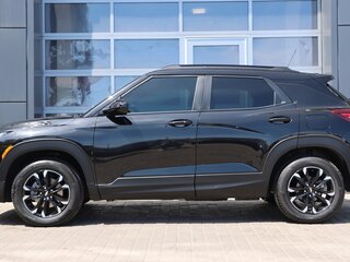 2023 Chevrolet TrailBlazer III, чёрный, 1980000 рублей, вид 2