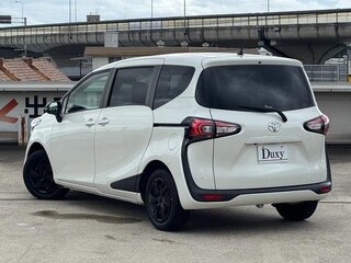 2022 Toyota Sienta II Рестайлинг, белый, 1040005 рублей, вид 2