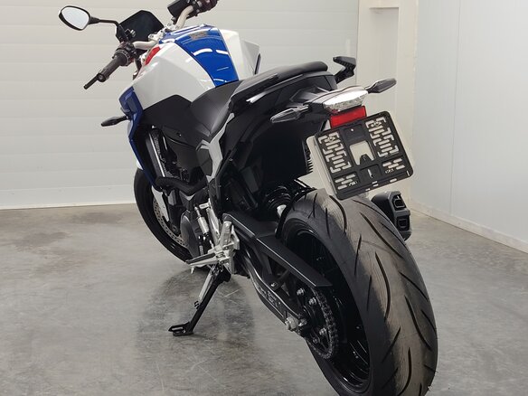 2024 BMW F 900 R, белый - вид 6