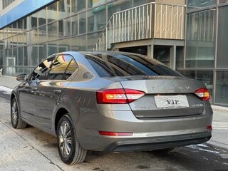 2022 Skoda Octavia III (A7) Рестайлинг, коричневый, 1690000 рублей, вид 3