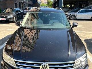 2018 Volkswagen Tiguan II, чёрный, 2650000 рублей, вид 3