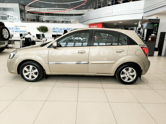 2011 Kia Rio II Рестайлинг, бежевый, 430000 рублей - вид 7