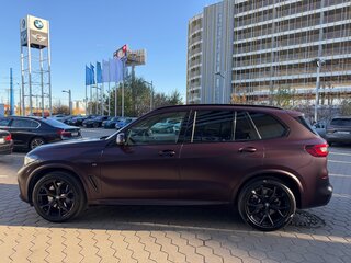 2021 BMW X5 M50i IV (G05/G18), фиолетовый, 7600000 рублей, вид 5