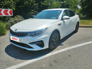 2019 Kia Optima IV Рестайлинг, белый, 1400000 рублей, вид 2