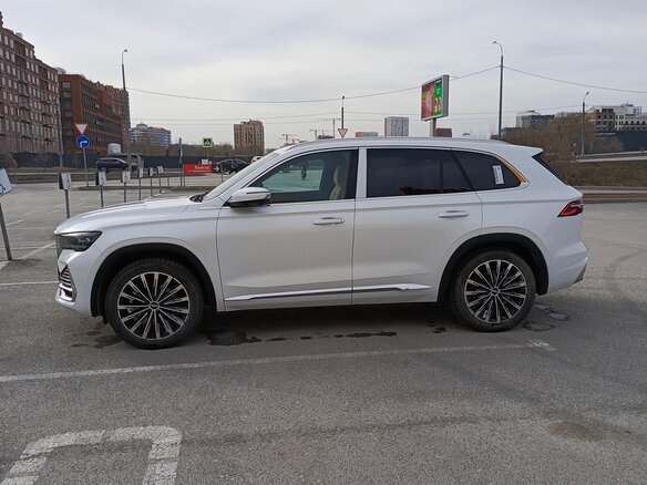 2025 Geely Monjaro (Xingyue L) I Рестайлинг (China Market), белый, 4250000 рублей - вид 9