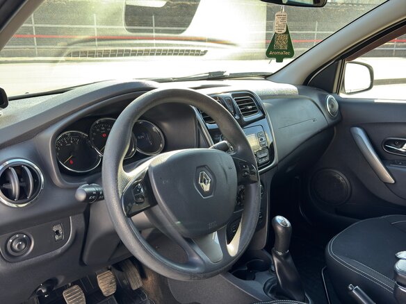 2017 Renault Logan II, белый, 890000 рублей - вид 7