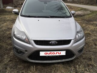 2010 Ford Focus II Рестайлинг, серебристый, 550000 рублей, вид 2