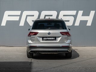 2017 Volkswagen Tiguan II, серебристый, 2399000 рублей, вид 4