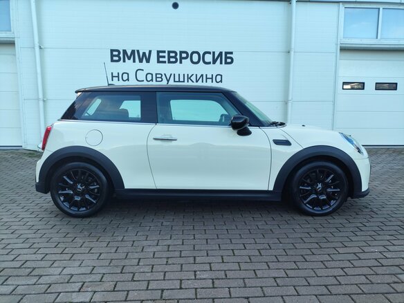 2021 Mini Hatch Cooper III (F55/F56) Рестайлинг 2, белый, 2765000 рублей - вид 5