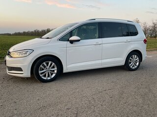 2017 Volkswagen Touran II, белый, 1650000 рублей, вид 3