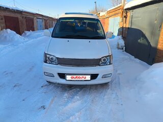 1999 Toyota Town Ace Noah III, белый, 715000 рублей, вид 2