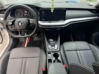2023 Skoda Octavia IV (A8), белый, 1890000 рублей, вид 4
