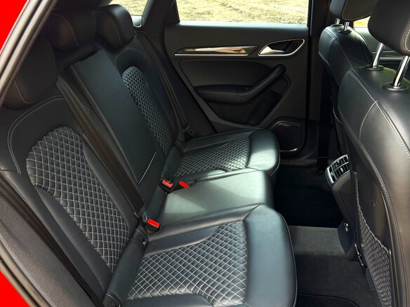 2015 Audi RS Q3 I (8U) Рестайлинг, красный, 3200000 рублей - вид 12