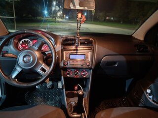 2013 Volkswagen Polo V, серебристый, 500000 рублей, вид 4