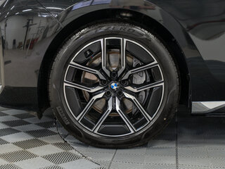 2025 BMW 7 серии 740i xDrive VII (G70), чёрный, 16490000 рублей, вид 4