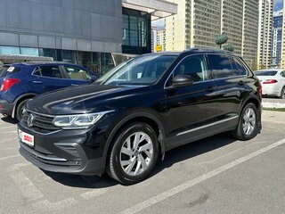 2021 Volkswagen Tiguan II Рестайлинг, чёрный, 2600000 рублей, вид 2