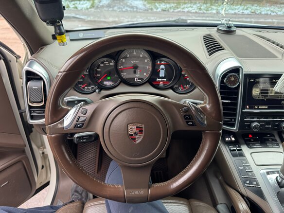 2010 Porsche Cayenne S Hybrid II (958), белый, 2000000 рублей - вид 12