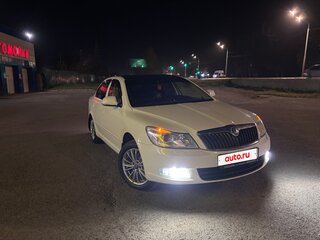 2013 Skoda Octavia II (A5) Рестайлинг, белый, 900000 рублей, вид 3