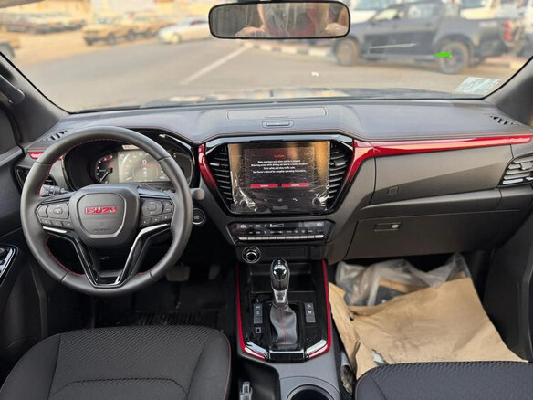 2026 Isuzu D-Max III, чёрный, 5370000 рублей - вид 8