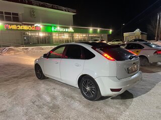 2010 Ford Focus II Рестайлинг, белый, 370000 рублей, вид 2